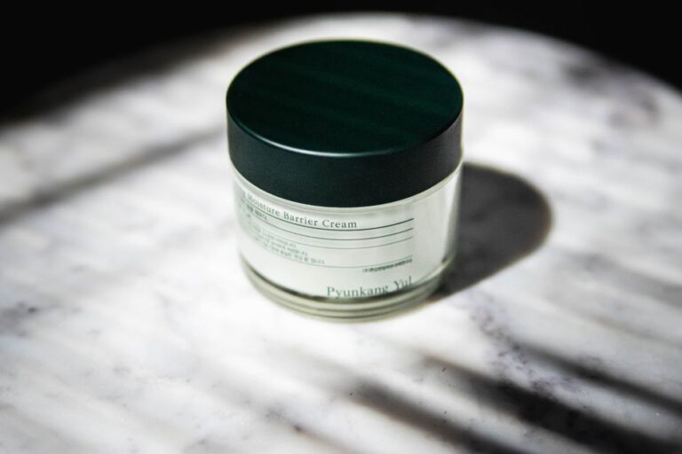 “Ceramides Explained: The Ingredient Behind a Healthy Skin Barrier”